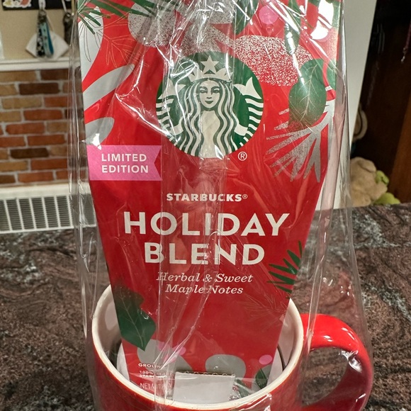 NWT Starbucks Winter Wonderland gift set - Picture 3 of 7